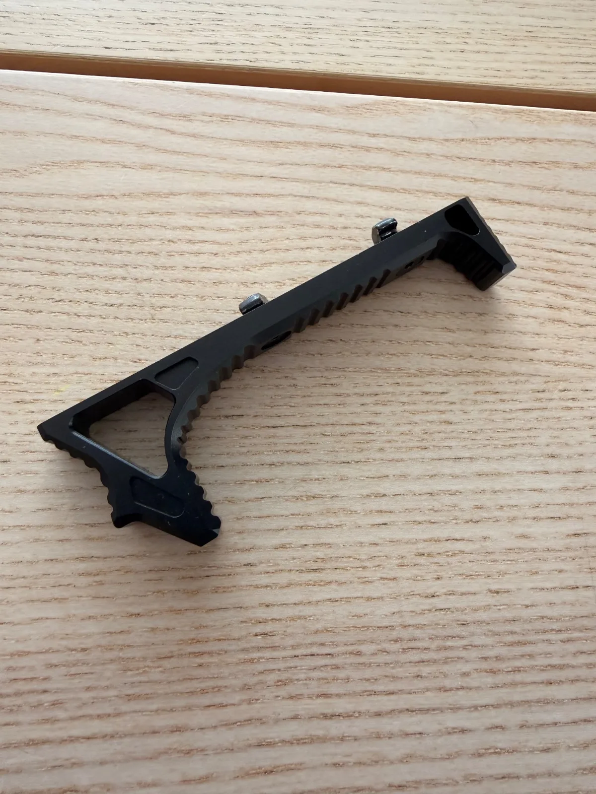 Curved foregrip M-Lok em metal preto — Patches & Decoração — Airsoft Market PT