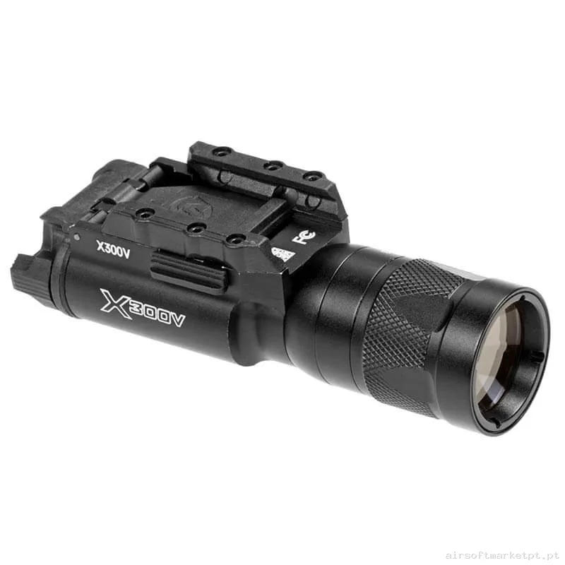 Lanterna Tática Night Evolution X300v Strobe Version preta — Lanternas & Lasers — Airsoft Market PT
