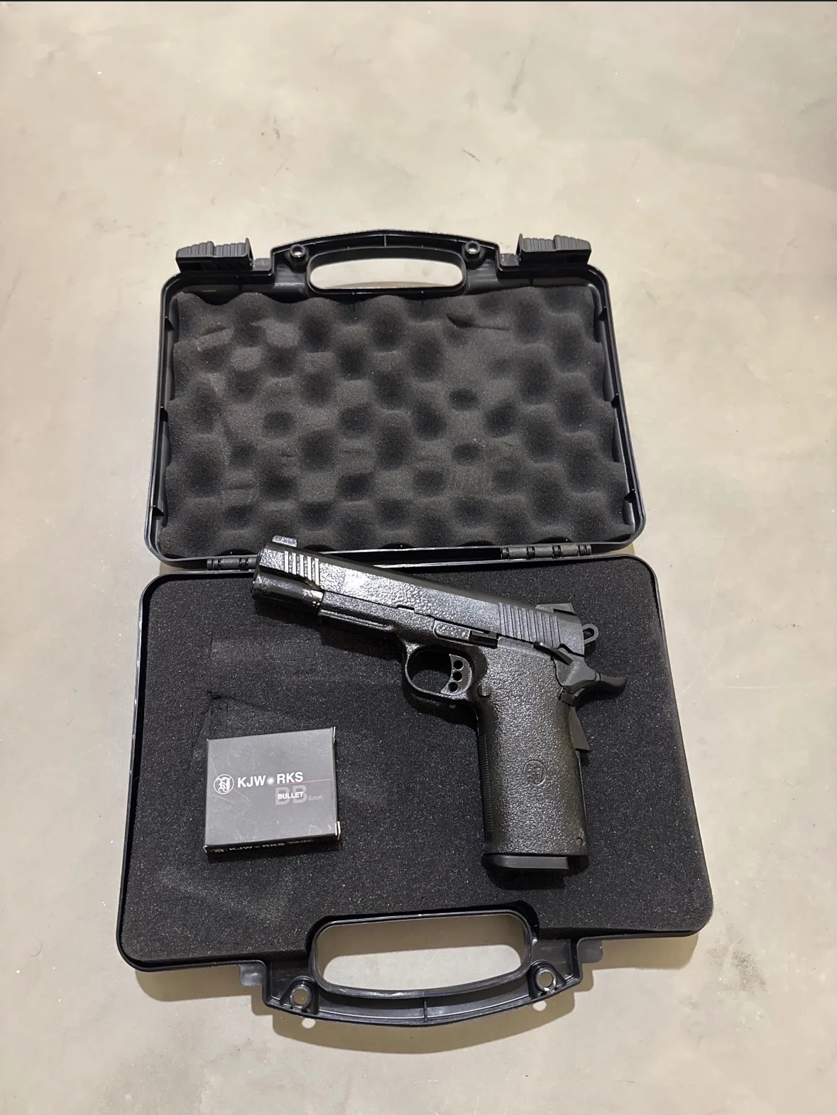 Pistola KJ Works