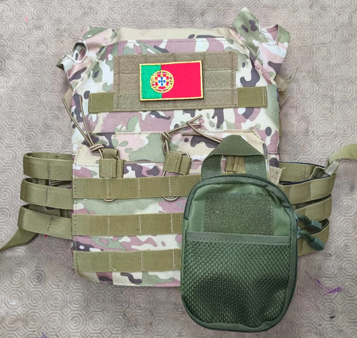 Lote Airsoft completo: réplica M4 Evolution, colete tático, rádio, bateria e acessórios - foto 4
