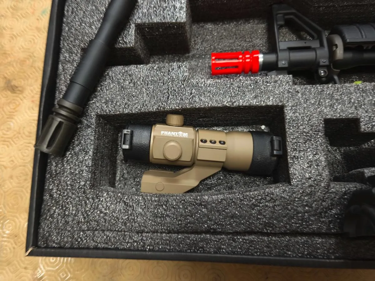 Lote Airsoft completo: réplica M4 Evolution, colete tático, rádio, bateria e acessórios - foto 2