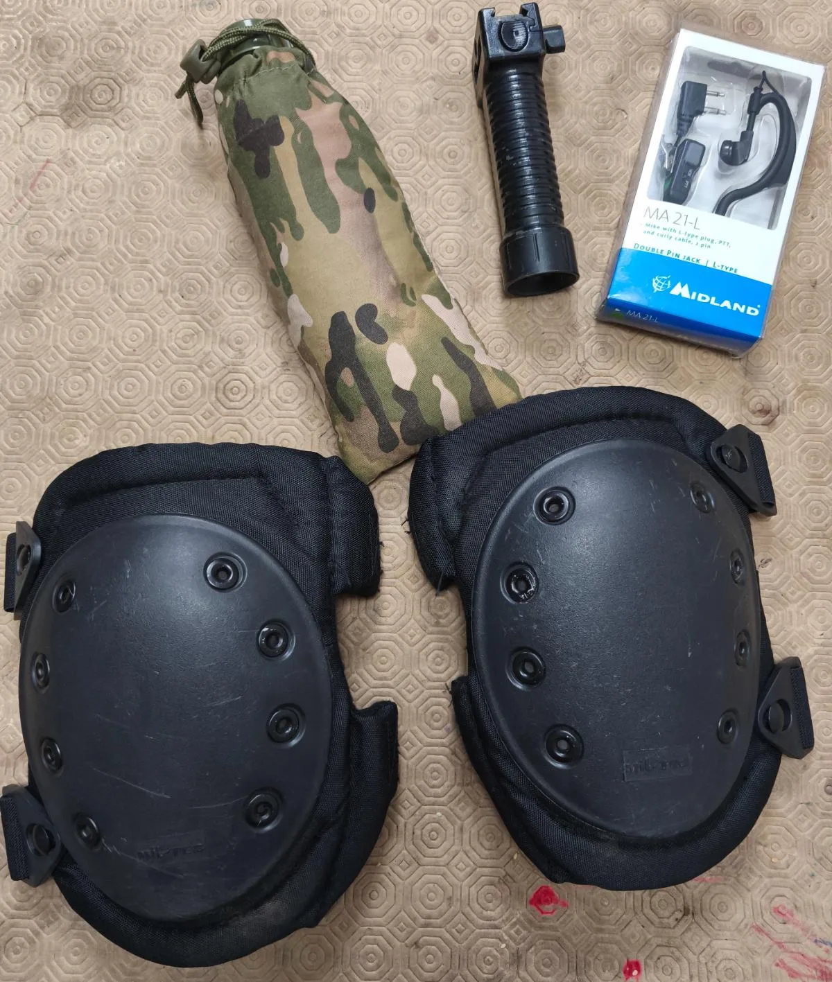 Lote Airsoft completo: réplica M4 Evolution, colete tático, rádio, bateria e acessórios - foto 9
