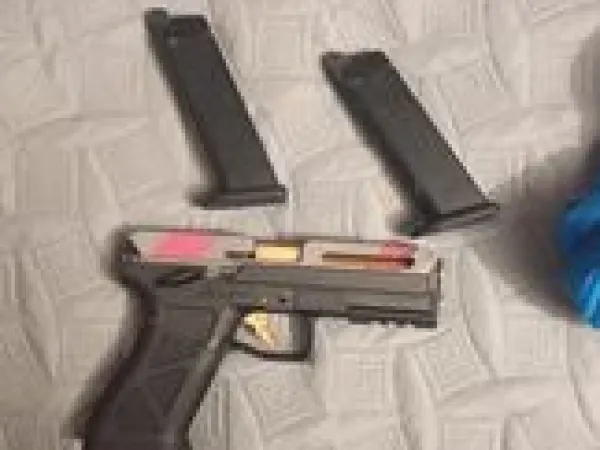Replica parecida a glock 17