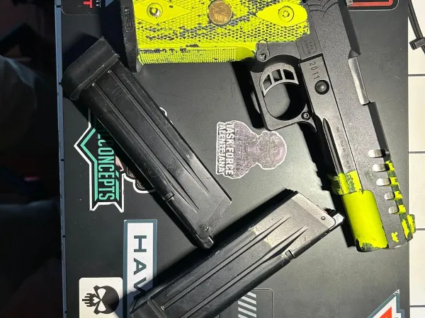 Réplica Pistola WE Hi-Capa 5.1 K Full Metal c/ 2 Mags