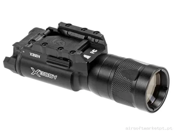 Lanterna Tática Night Evolution X300v Strobe Version preta — Lanternas & Lasers — Airsoft Market PT