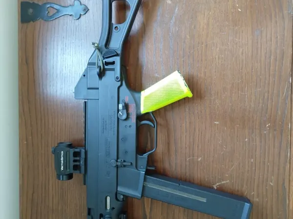 VFC UMP45 GBBR + 5 mags — SMGs — Airsoft Market PT
