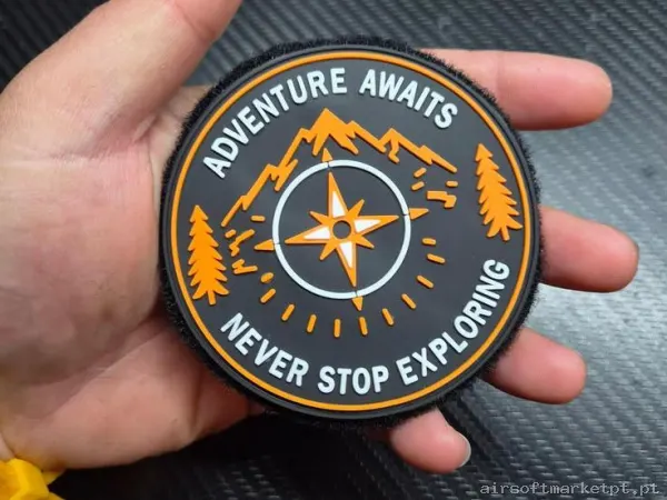 Adventure Awaits – Never Stop Exploring | Custom PVC Outdoor Patch — Vestuário (Fardas) — Airsoft Market PT