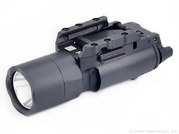 Lanterna Tática Oem 300u preta — Lanternas & Lasers — Airsoft Market PT